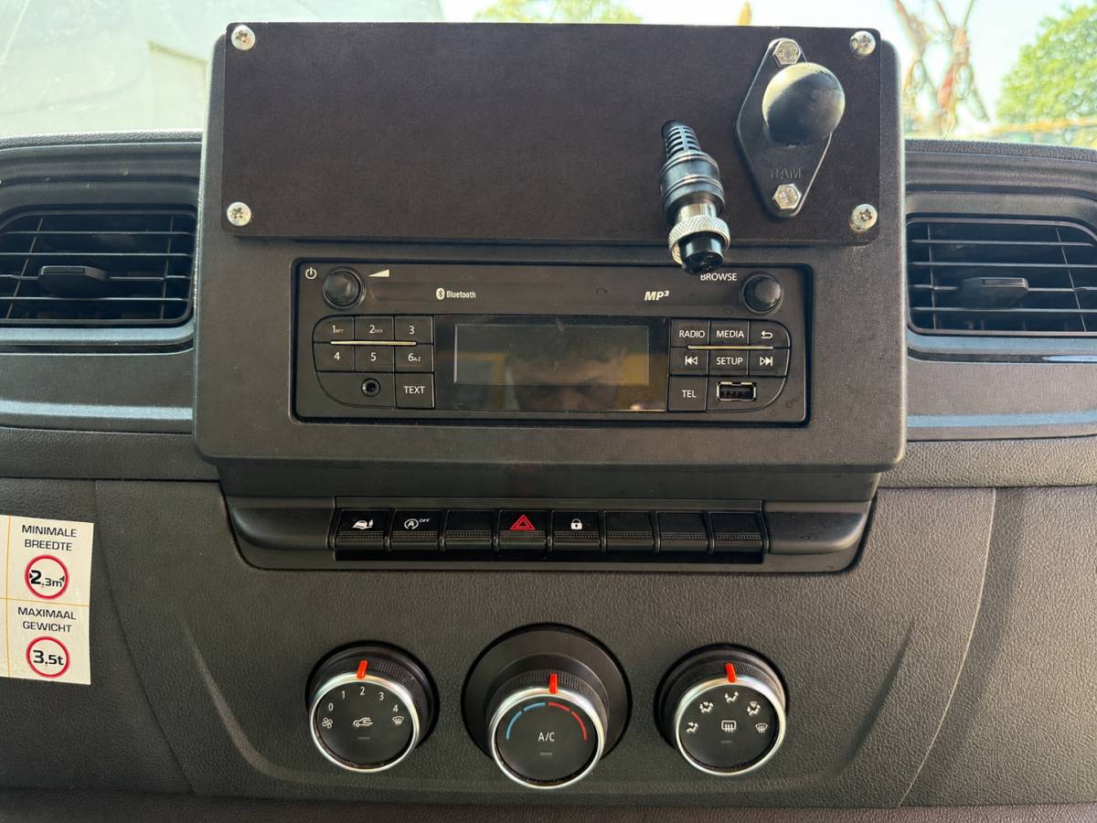 Renault Master Renault Master Plancher T35 2.3 DCI 150PK Lowliner Bakwagen Airco Cruise Control Camera Foodtruck Meubelbak Paardenwagen