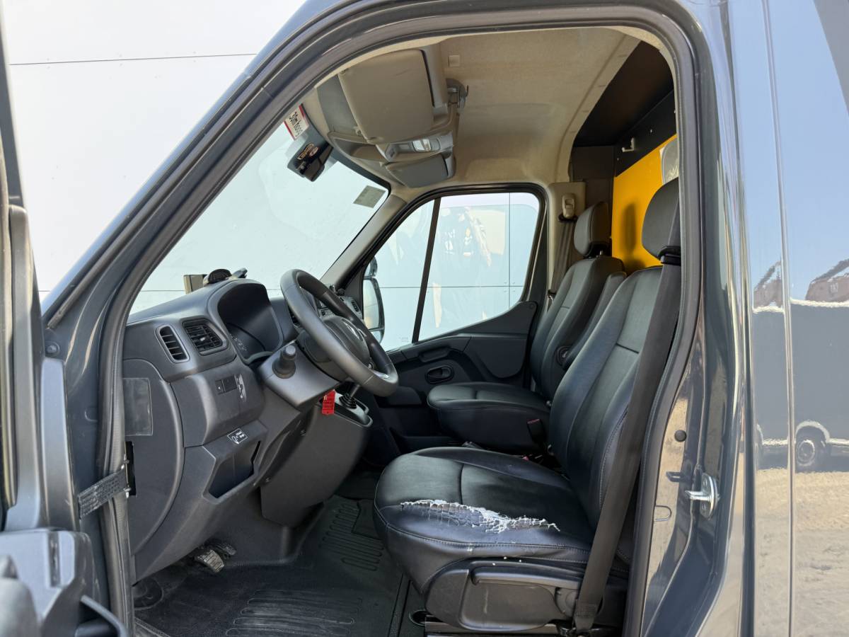 Renault Master Renault Master Plancher T35 2.3 DCI 150PK Lowliner Bakwagen Airco Cruise Control Camera Foodtruck Meubelbak Paardenwagen