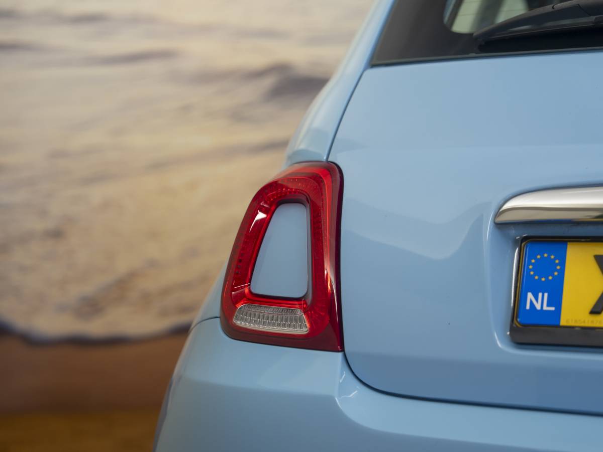 Fiat 500 Fiat 500 1.2 Lounge Babyblauw, incl garantie