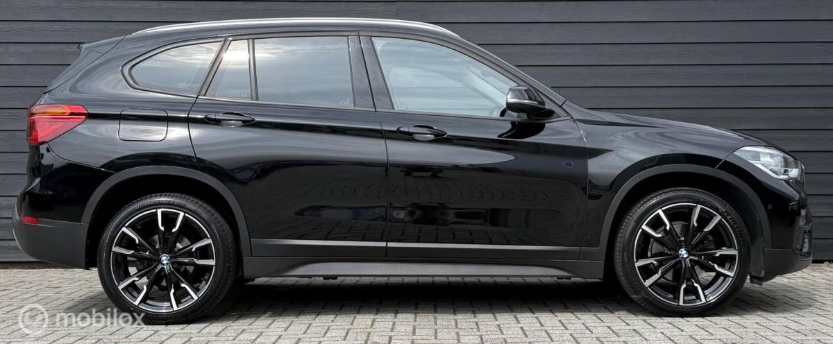 BMW X1 BMW X1 sDrive18i Executive M-sport optiek/Winterpack/Clima/PDC