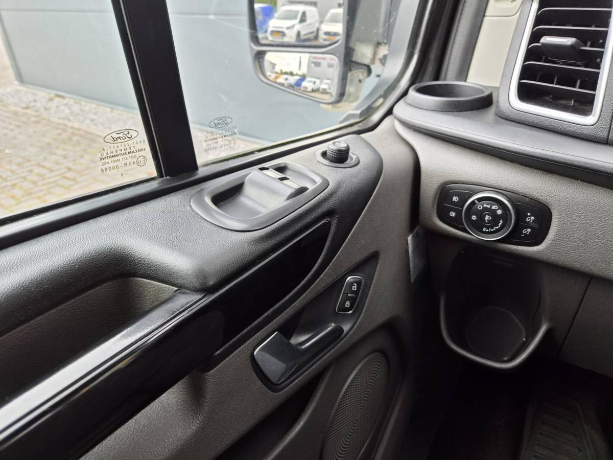 Ford Transit Custom Ford Transit Custom 2.0 TDCI L1H1 DC Leer navi 130 Pk automaat Marge