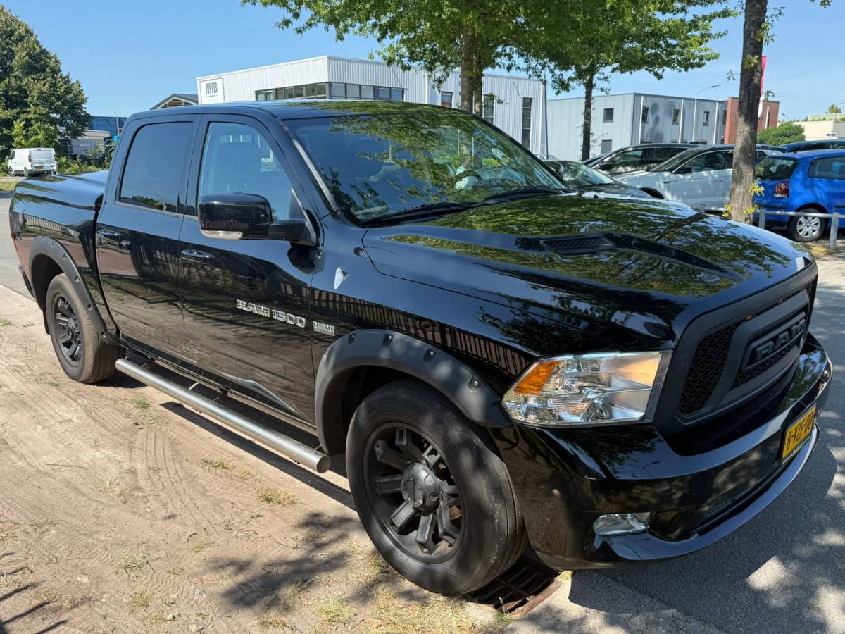 Dodge Ram 1500 Dodge Ram 1500 5.7 V8 Crew Cab 5’7 NIEUW BINNEN! | STOELVERKOEL. | STOEL + STUURVERW. | TREKHAAK | CAMERA | LEDER |