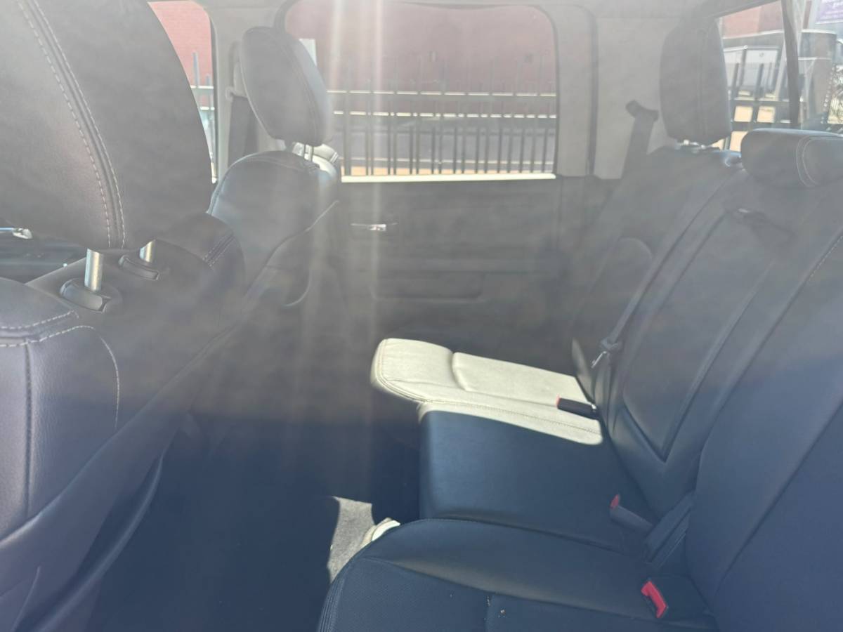 Dodge Ram 1500 Dodge Ram 1500 5.7 V8 Crew Cab 5’7 NIEUW BINNEN! | STOELVERKOEL. | STOEL + STUURVERW. | TREKHAAK | CAMERA | LEDER |