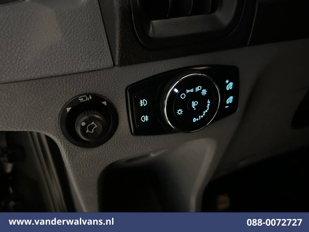Ford Transit Ford Transit 2.2 TDCI L4H3 Airco | Camera | Navigatie | Cruisecontrol | Parkeersensoren 2800kg trekvermogen, Bijrijdersbank