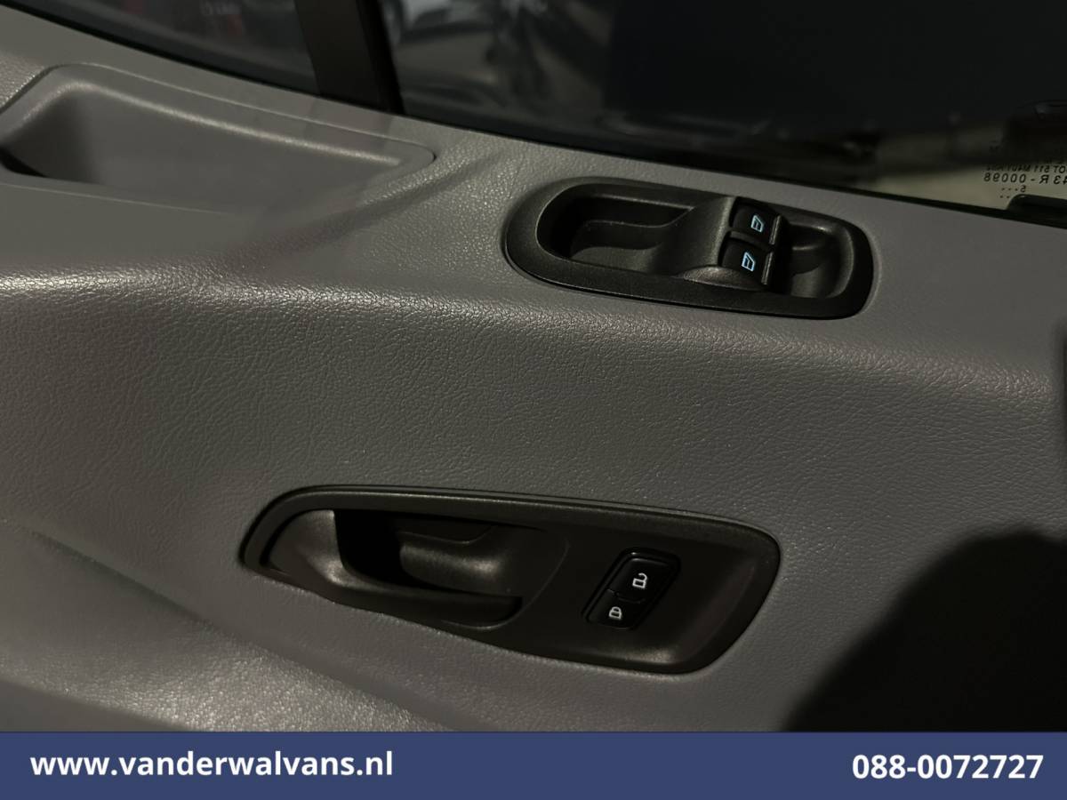Ford Transit Ford Transit 2.2 TDCI L4H3 Airco | Camera | Navigatie | Cruisecontrol | Parkeersensoren 2800kg trekvermogen, Bijrijdersbank