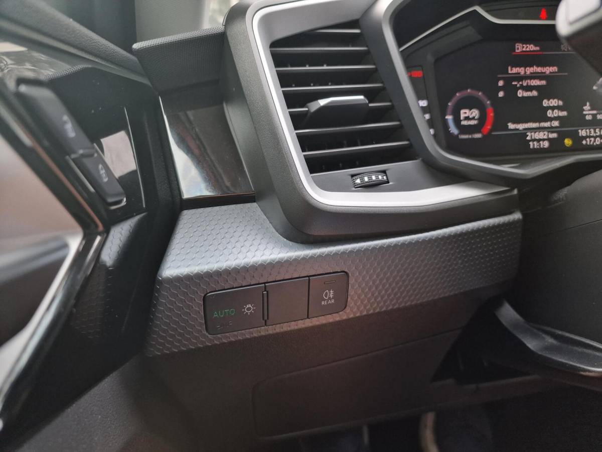Audi A1 Audi A1 allstreet 30 TFSI Advanced edition|Automaat|21.682KM|ACC|Clima|Carplay|17-inch|