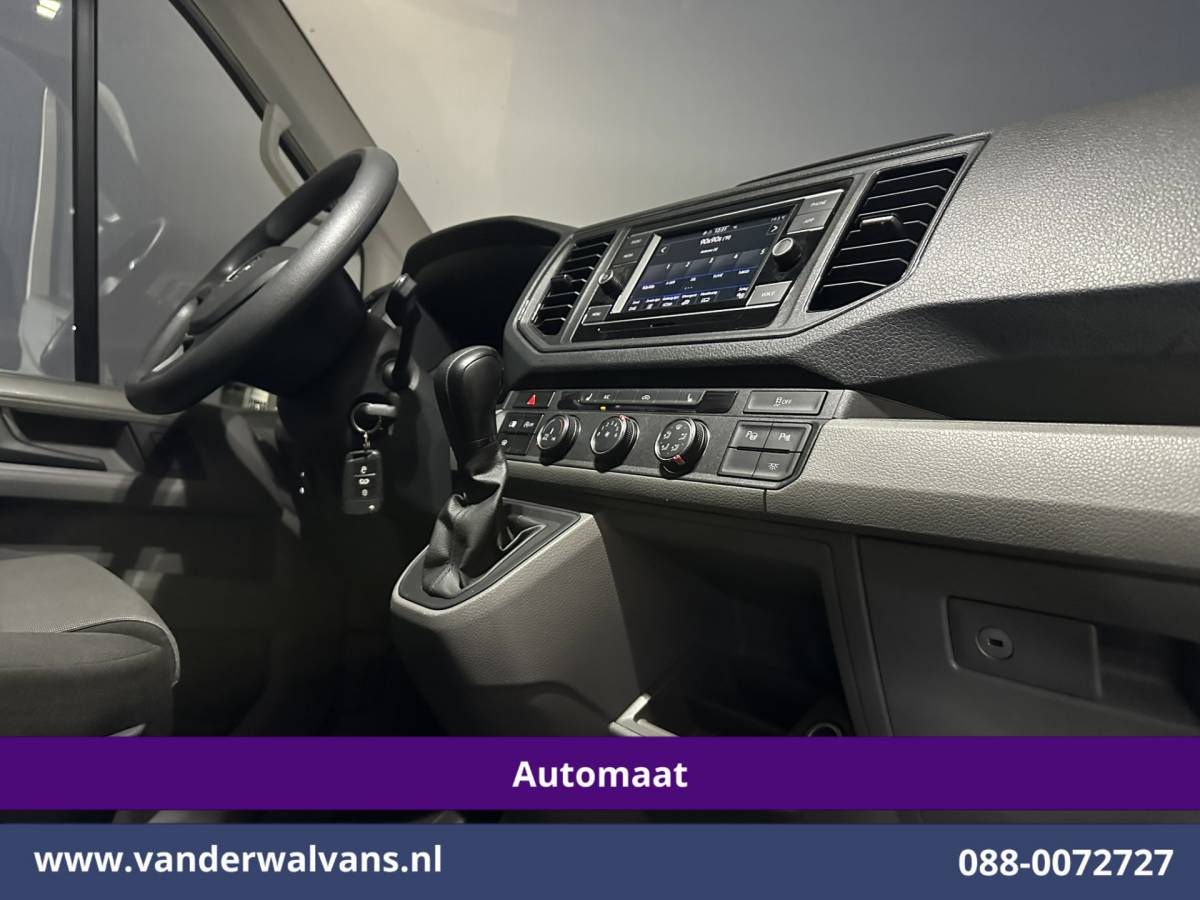 Volkswagen Crafter Volkswagen Crafter 2.0 TDI 141pk Automaat L3H3 L2H2 Euro6 Airco | Camera | Apple Carplay | 3000kg Trekhaak | Adaptieve Cruisecontrol Android Auto, Chauffeursstoel, Parkeersensoren, Stoelverwarming, Tachograaf