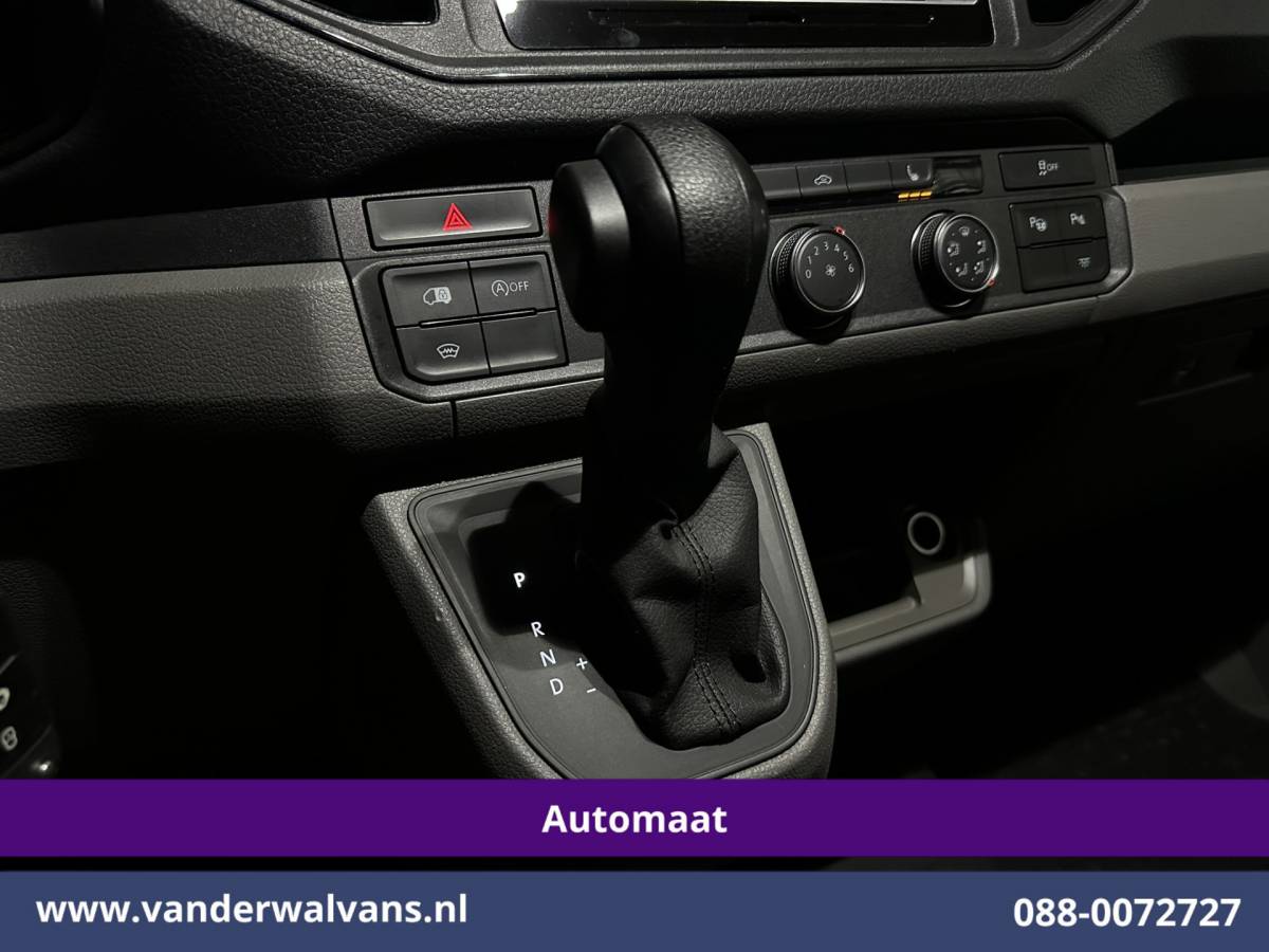 Volkswagen Crafter Volkswagen Crafter 2.0 TDI 141pk Automaat L3H3 L2H2 Euro6 Airco | Camera | Apple Carplay | 3000kg Trekhaak | Adaptieve Cruisecontrol Android Auto, Chauffeursstoel, Parkeersensoren, Stoelverwarming, Tachograaf