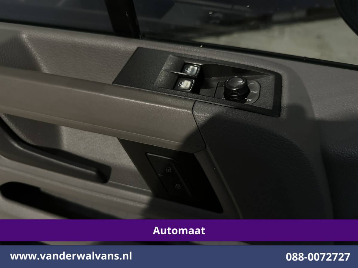 Volkswagen Crafter Volkswagen Crafter 2.0 TDI 141pk Automaat L3H3 L2H2 Euro6 Airco | Camera | Apple Carplay | 3000kg Trekhaak | Adaptieve Cruisecontrol Android Auto, Chauffeursstoel, Parkeersensoren, Stoelverwarming, Tachograaf