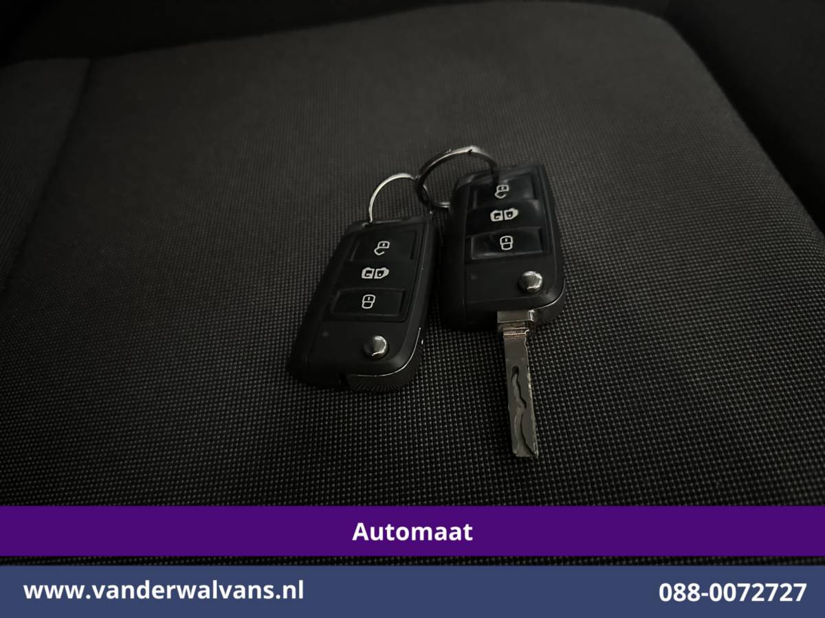 Volkswagen Crafter Volkswagen Crafter 2.0 TDI 141pk Automaat L3H3 L2H2 Euro6 Airco | Camera | Apple Carplay | 3000kg Trekhaak | Adaptieve Cruisecontrol Android Auto, Chauffeursstoel, Parkeersensoren, Stoelverwarming, Tachograaf