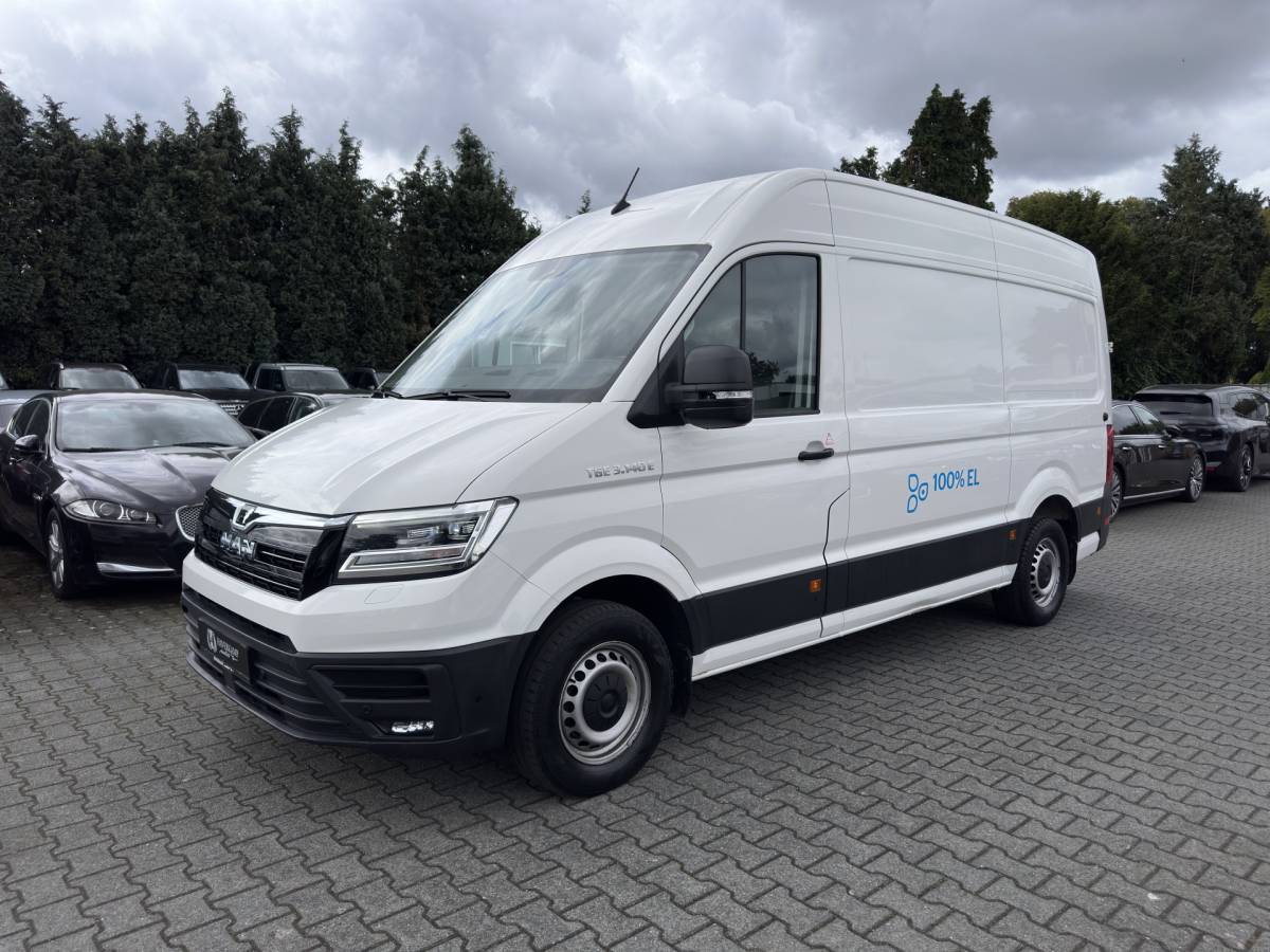 MAN eTGE Man eTGE Basis 36 kWh L3 H3 (2-Fase) {Soh-88%} Aut. *HEATPUMP | NAVI-FULLMAP | AIRCO | CRUISE | 3-PERS | CAMERA | HEATED-ERGO-SEATS | PDC | DAB | WIFI | FULL-LED | CCS-FASTLOADER*