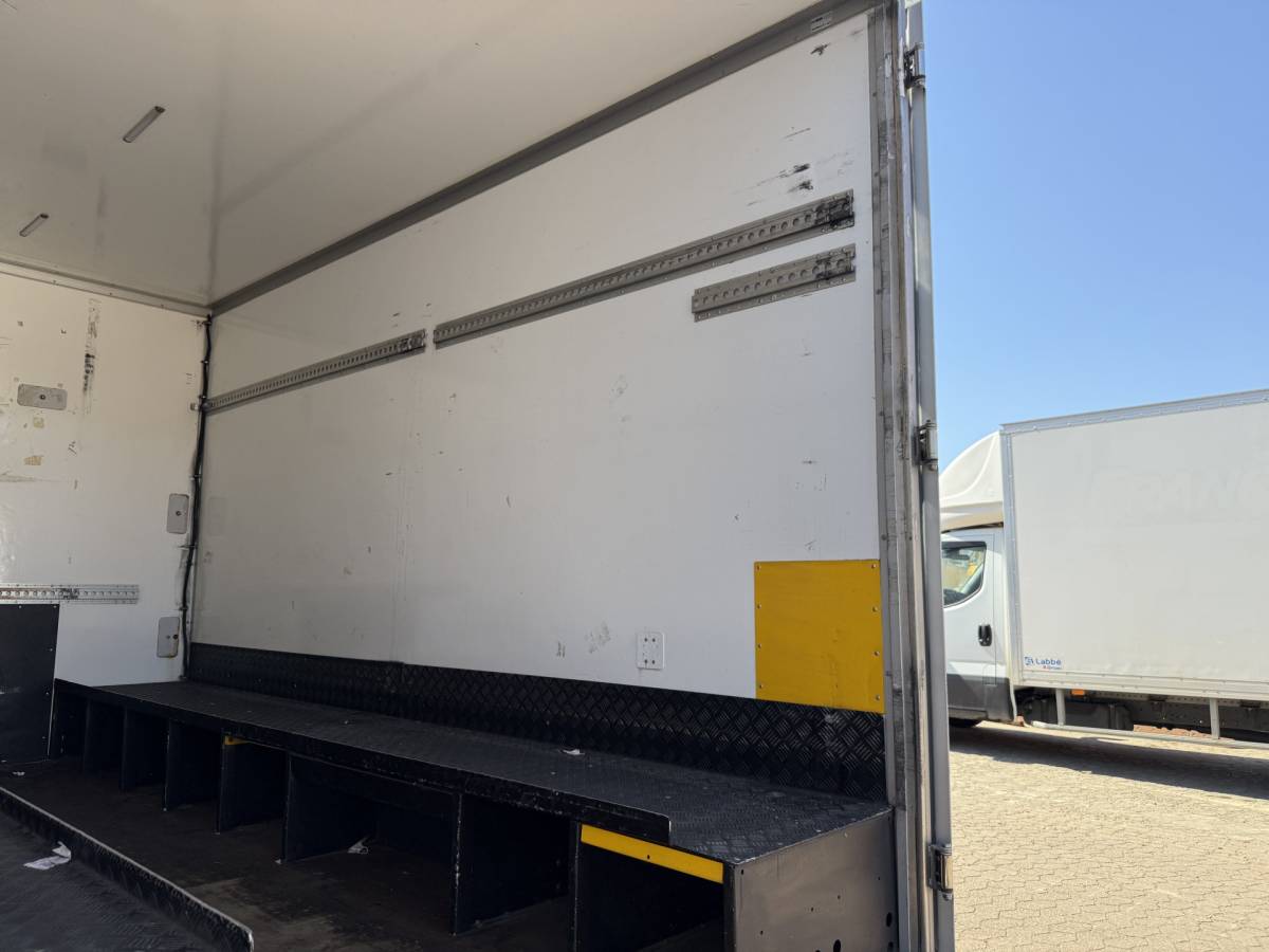 Renault Master Renault Master Plancher T35 2.3 DCI 150PK Lowliner Bakwagen Airco Cruise Control Camera Foodtruck Meubelbak Paardenwagen