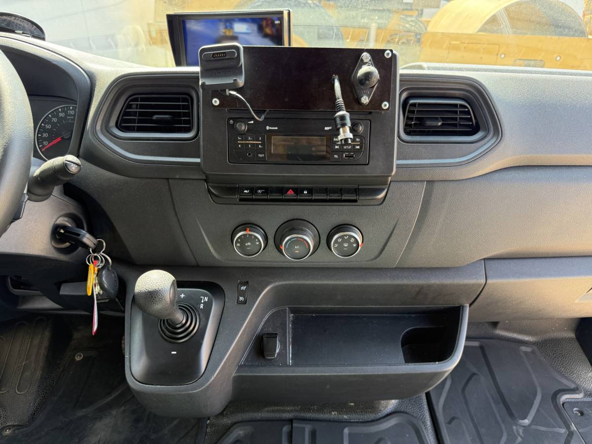 Renault Master Renault Master Plancher T35 2.3 DCI 150PK Lowliner Bakwagen Airco Cruise Control Camera Foodtruck Meubelbak Paardenwagen