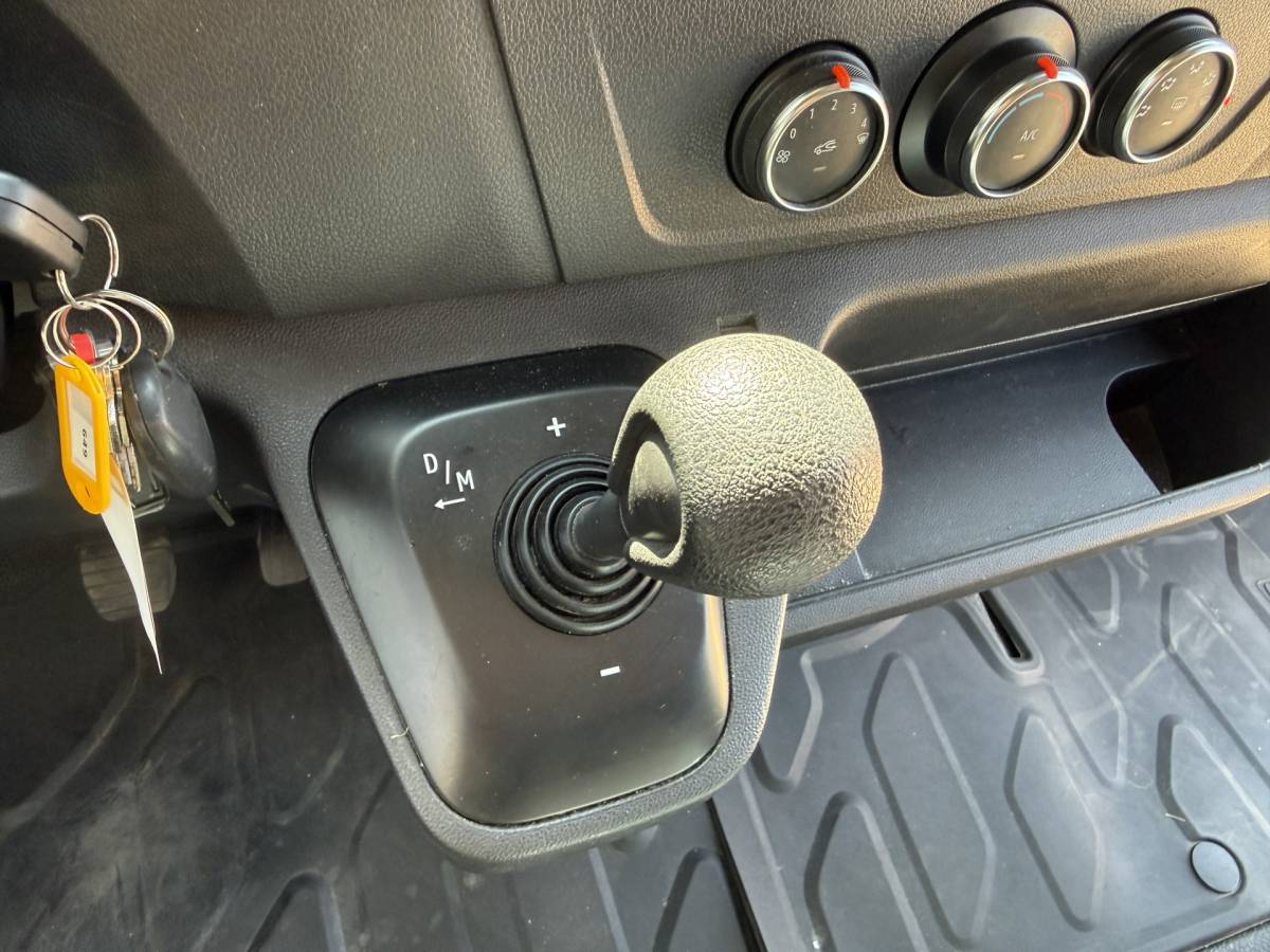 Renault Master Renault Master Plancher T35 2.3 DCI 150PK Lowliner Bakwagen Airco Cruise Control Camera Foodtruck Meubelbak Paardenwagen