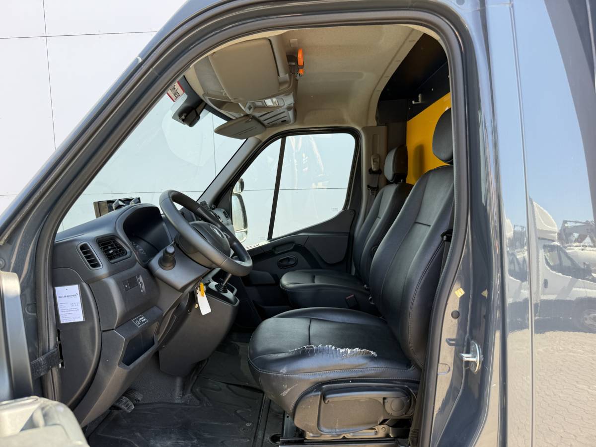 Renault Master Renault Master Plancher T35 2.3 DCI 150PK Lowliner Bakwagen Airco Cruise Control Camera Foodtruck Meubelbak Paardenwagen