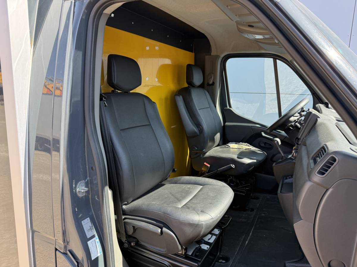 Renault Master Renault Master Plancher T35 2.3 DCI 150PK Lowliner Bakwagen Airco Cruise Control Camera Foodtruck Meubelbak Paardenwagen
