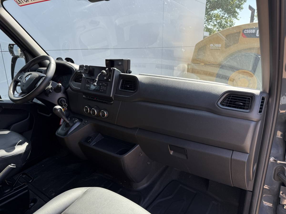 Renault Master Renault Master Plancher T35 2.3 DCI 150PK Lowliner Bakwagen Airco Cruise Control Camera Foodtruck Meubelbak Paardenwagen