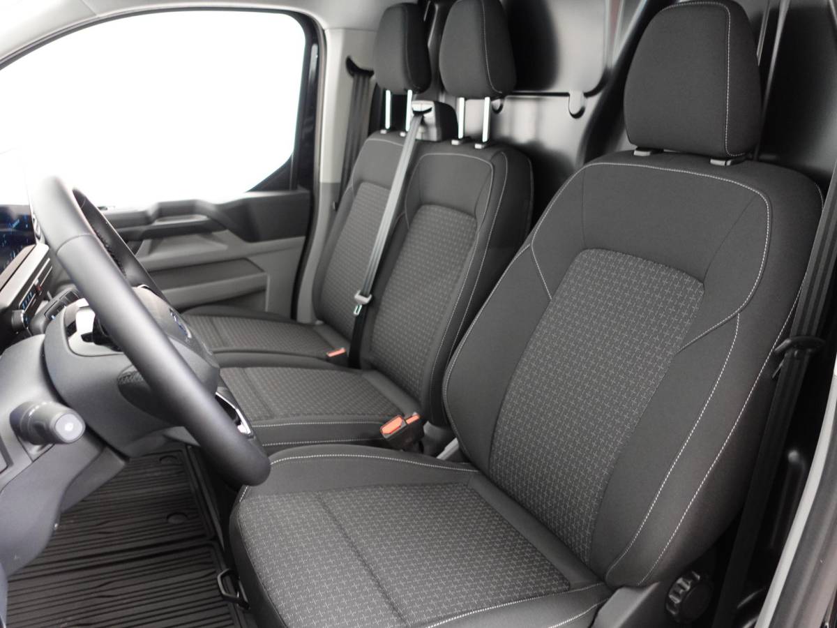 Ford Transit Custom Ford Transit Custom 300 2.0 TDCI L2H1 Trend NIEUW MODEL Automaat | Navigatie | Airco | Cruise control | Parkeer sensoren | Camera | Trekhaak