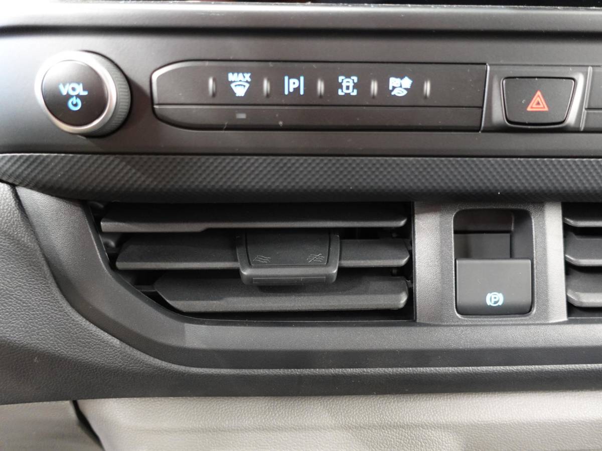 Ford Transit Custom Ford Transit Custom 300 2.0 TDCI L2H1 Trend NIEUW MODEL Automaat | Navigatie | Airco | Cruise control | Parkeer sensoren | Camera | Trekhaak