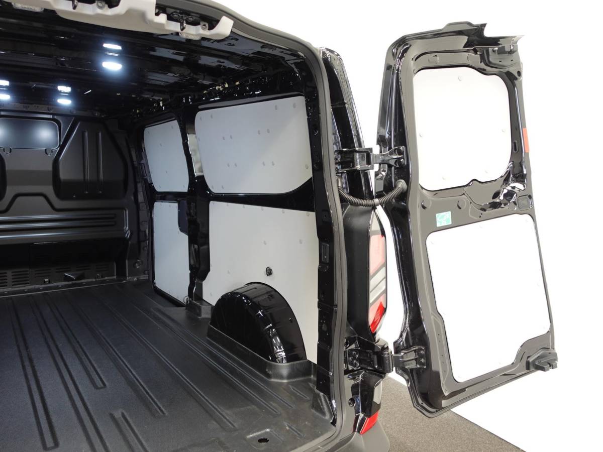 Ford Transit Custom Ford Transit Custom 300 2.0 TDCI L2H1 Trend NIEUW MODEL Automaat | Navigatie | Airco | Cruise control | Parkeer sensoren | Camera | Trekhaak