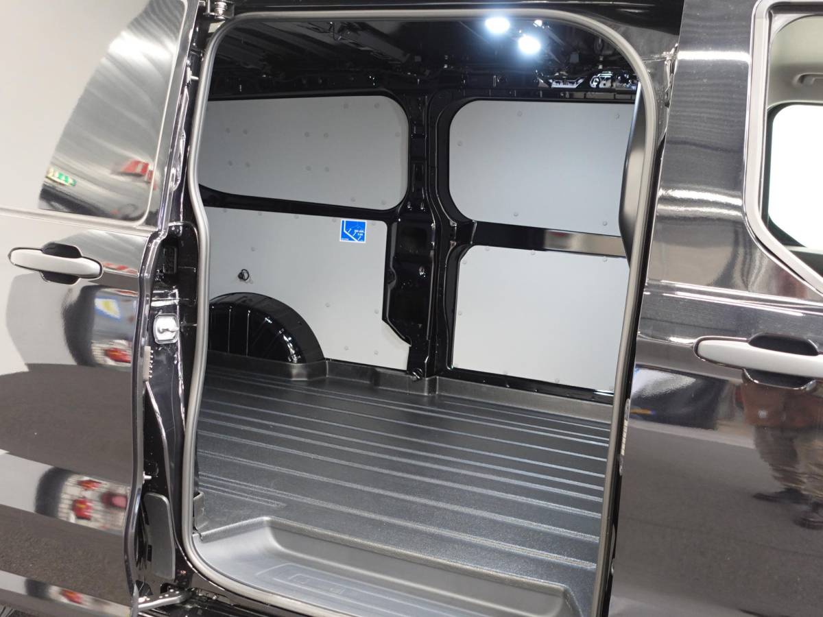 Ford Transit Custom Ford Transit Custom 300 2.0 TDCI L2H1 Trend NIEUW MODEL Automaat | Navigatie | Airco | Cruise control | Parkeer sensoren | Camera | Trekhaak