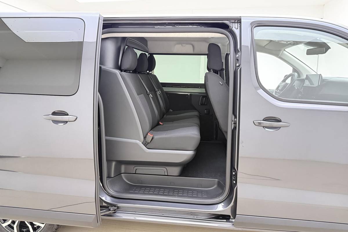 Opel Vivaro Opel Vivaro 2.0 Diesel 180 S&S L3 DC | Dubbele cabine | Dubbele zijschuifdeur | Navigatie | Stoel & Stuurverwarming | Climate control | Laadruimte betimmering | Trekhaak