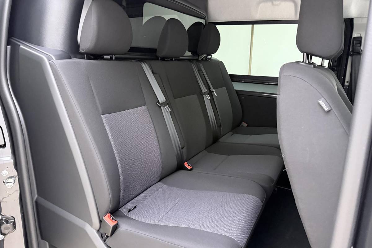 Opel Vivaro Opel Vivaro 2.0 Diesel 180 S&S L3 DC | Dubbele cabine | Dubbele zijschuifdeur | Navigatie | Stoel & Stuurverwarming | Climate control | Laadruimte betimmering | Trekhaak