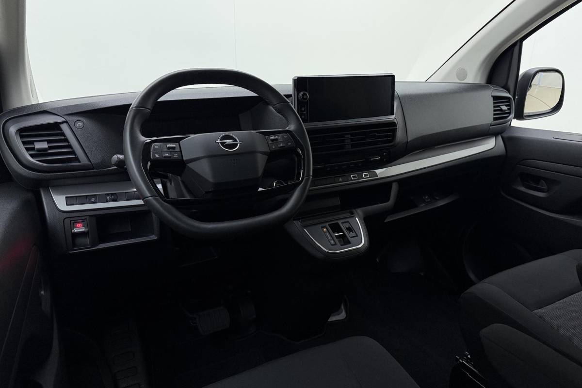 Opel Vivaro Opel Vivaro 2.0 Diesel 180 S&S L3 DC | Dubbele cabine | Dubbele zijschuifdeur | Navigatie | Stoel & Stuurverwarming | Climate control | Laadruimte betimmering | Trekhaak