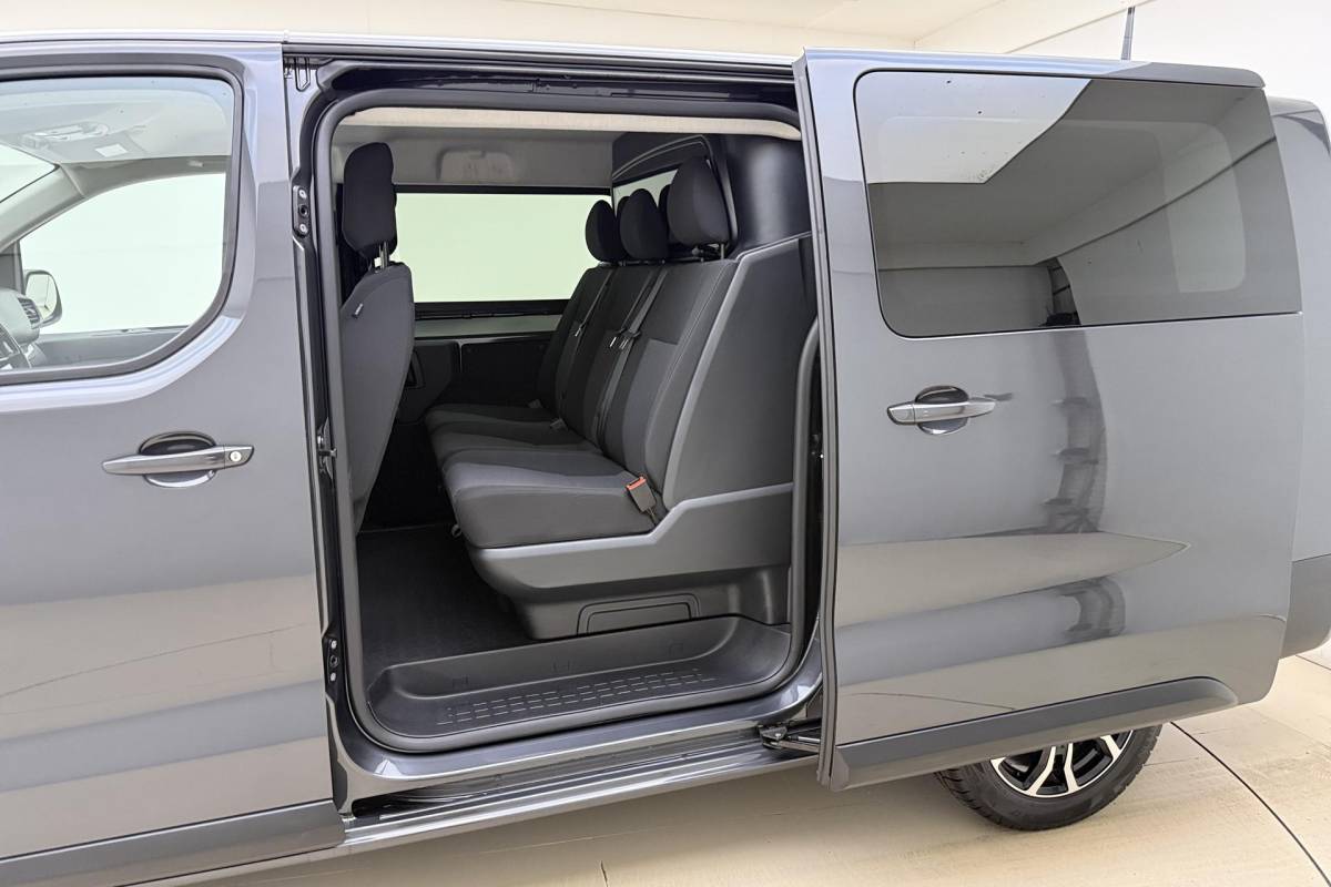 Opel Vivaro Opel Vivaro 2.0 Diesel 180 S&S L3 DC | Dubbele cabine | Dubbele zijschuifdeur | Navigatie | Stoel & Stuurverwarming | Climate control | Laadruimte betimmering | Trekhaak