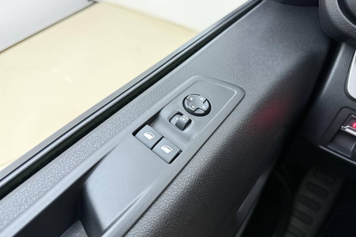 Opel Vivaro Opel Vivaro 2.0 Diesel 180 S&S L3 DC | Dubbele cabine | Dubbele zijschuifdeur | Navigatie | Stoel & Stuurverwarming | Climate control | Laadruimte betimmering | Trekhaak