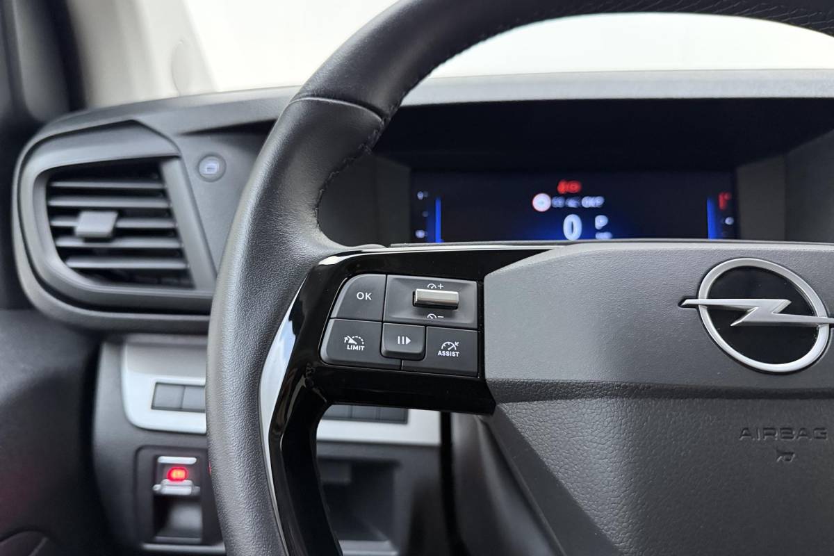 Opel Vivaro Opel Vivaro 2.0 Diesel 180 S&S L3 DC | Dubbele cabine | Dubbele zijschuifdeur | Navigatie | Stoel & Stuurverwarming | Climate control | Laadruimte betimmering | Trekhaak
