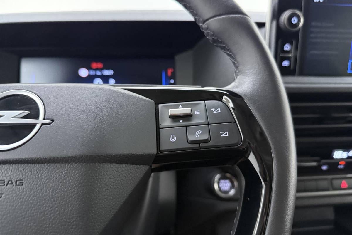Opel Vivaro Opel Vivaro 2.0 Diesel 180 S&S L3 DC | Dubbele cabine | Dubbele zijschuifdeur | Navigatie | Stoel & Stuurverwarming | Climate control | Laadruimte betimmering | Trekhaak