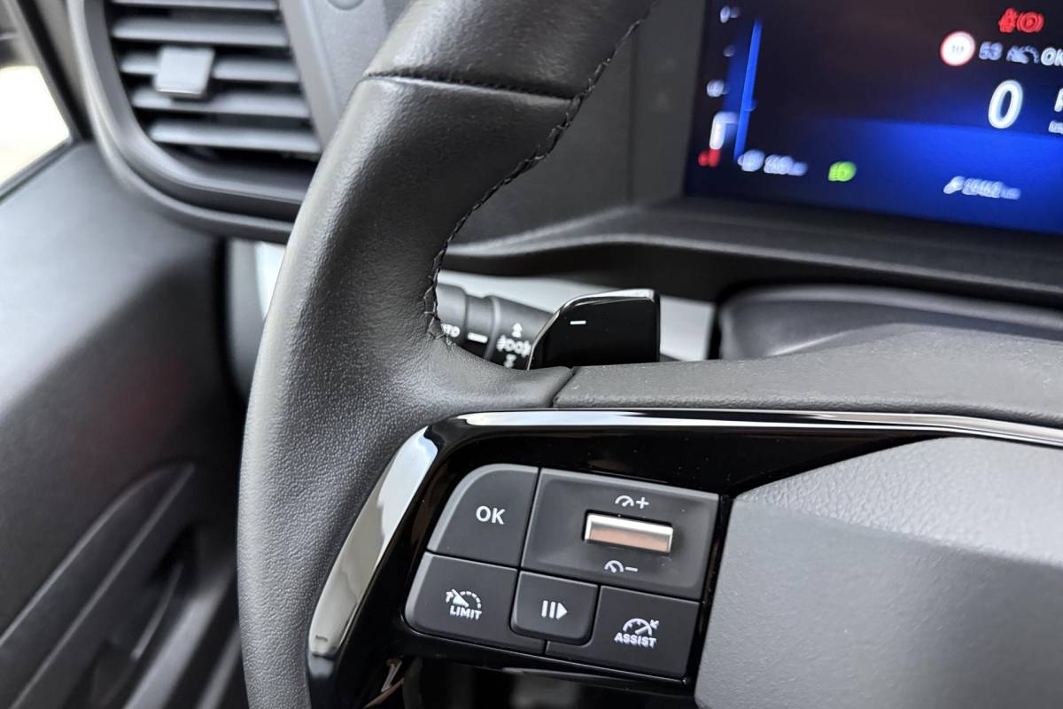 Opel Vivaro Opel Vivaro 2.0 Diesel 180 S&S L3 DC | Dubbele cabine | Dubbele zijschuifdeur | Navigatie | Stoel & Stuurverwarming | Climate control | Laadruimte betimmering | Trekhaak