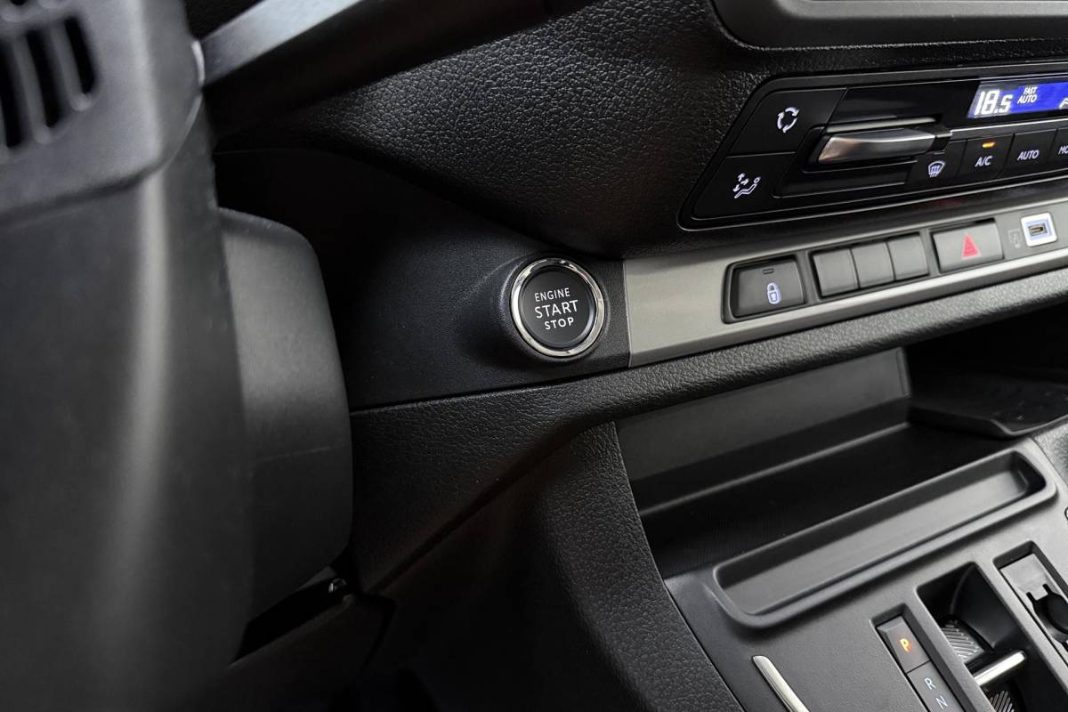 Opel Vivaro Opel Vivaro 2.0 Diesel 180 S&S L3 DC | Dubbele cabine | Dubbele zijschuifdeur | Navigatie | Stoel & Stuurverwarming | Climate control | Laadruimte betimmering | Trekhaak