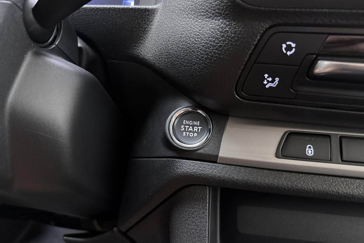 Opel Vivaro Opel Vivaro 2.0 Diesel 180 S&S L3 DC | Dubbele cabine | Dubbele zijschuifdeur | Navigatie | Stoel & Stuurverwarming | Climate control | Laadruimte betimmering | Trekhaak