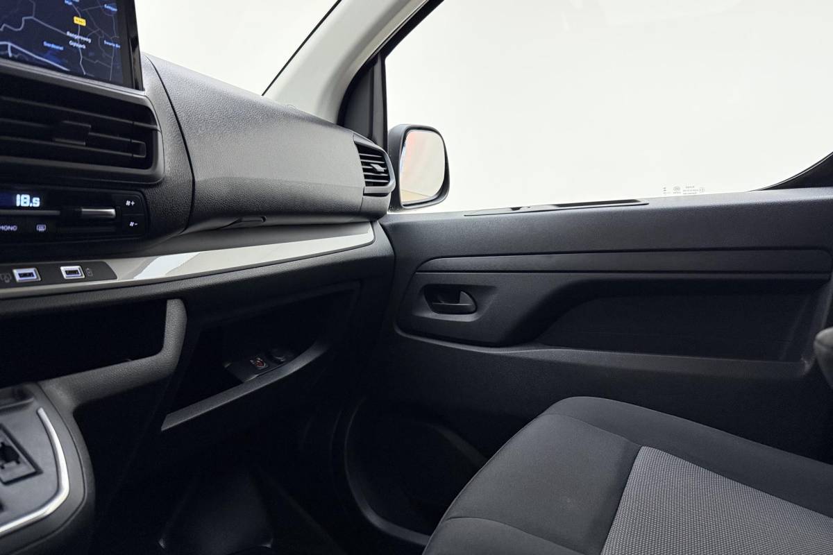 Opel Vivaro Opel Vivaro 2.0 Diesel 180 S&S L3 DC | Dubbele cabine | Dubbele zijschuifdeur | Navigatie | Stoel & Stuurverwarming | Climate control | Laadruimte betimmering | Trekhaak
