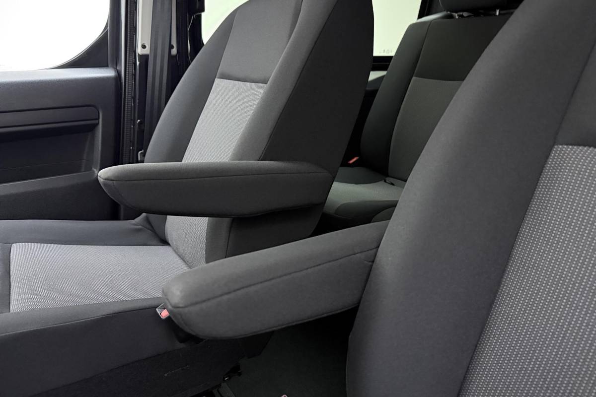 Opel Vivaro Opel Vivaro 2.0 Diesel 180 S&S L3 DC | Dubbele cabine | Dubbele zijschuifdeur | Navigatie | Stoel & Stuurverwarming | Climate control | Laadruimte betimmering | Trekhaak