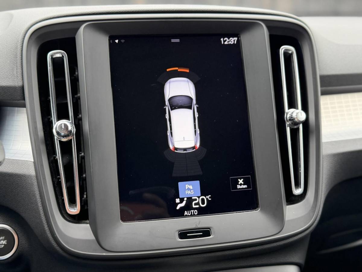 Volvo XC40 Volvo XC40 1.5 T3 Momentum Pro| Elek trekhaak| Camera| 163PK