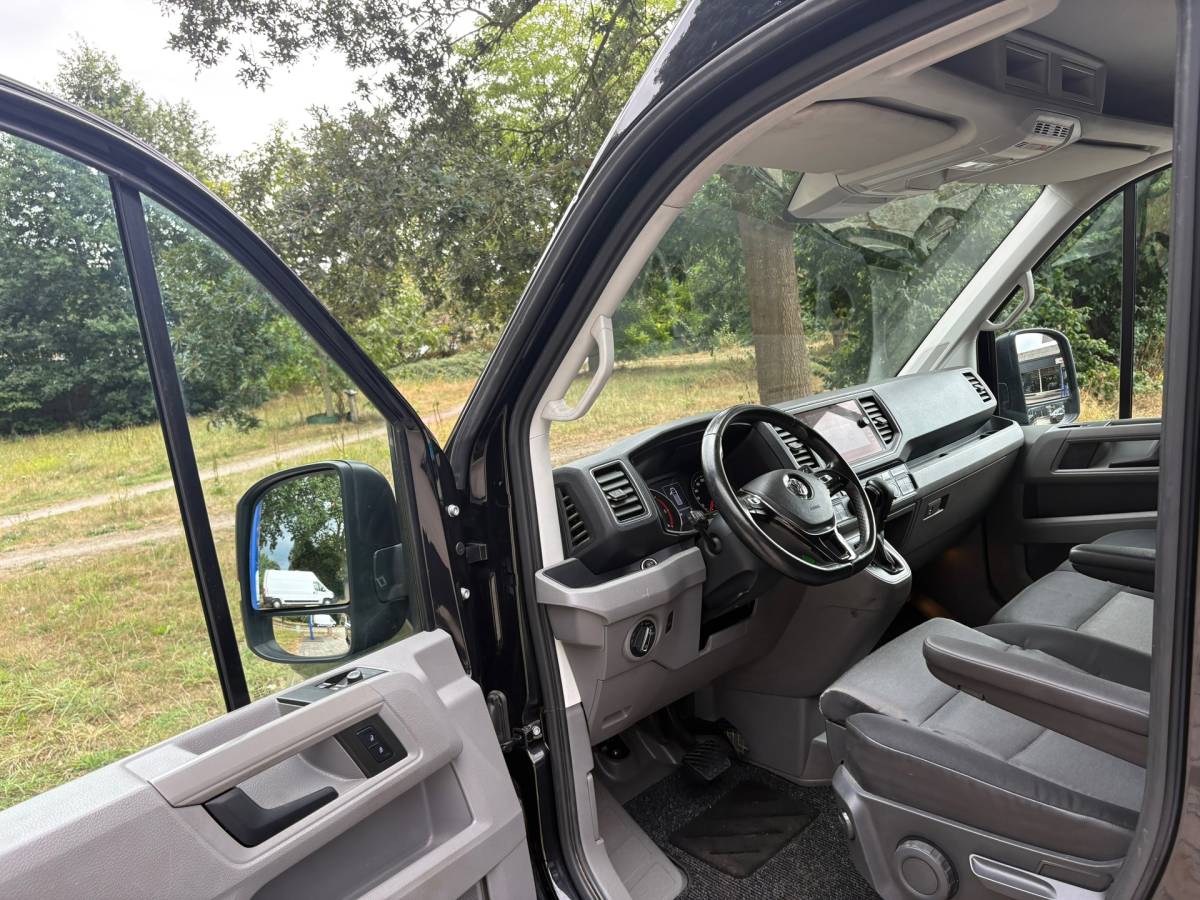 Volkswagen Crafter Volkswagen Crafter 35 2.0 TDI L3H3 Highline|140PK|Automaat|airco|cruise|apple carplay|achteruitrijcamer|trekhaak 3000KG trek|EURO6