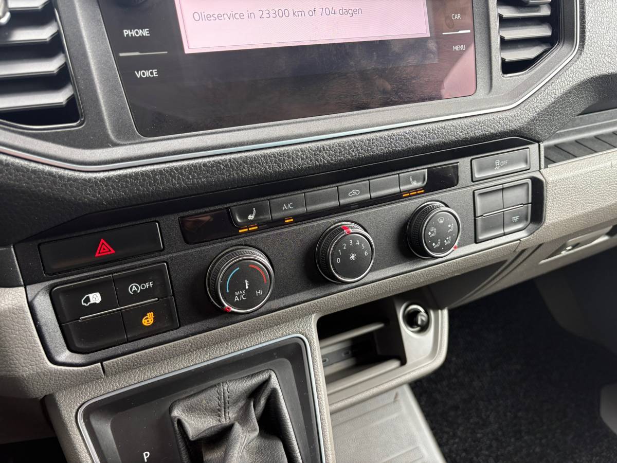 Volkswagen Crafter Volkswagen Crafter 35 2.0 TDI L3H3 Highline|140PK|Automaat|airco|cruise|apple carplay|achteruitrijcamer|trekhaak 3000KG trek|EURO6