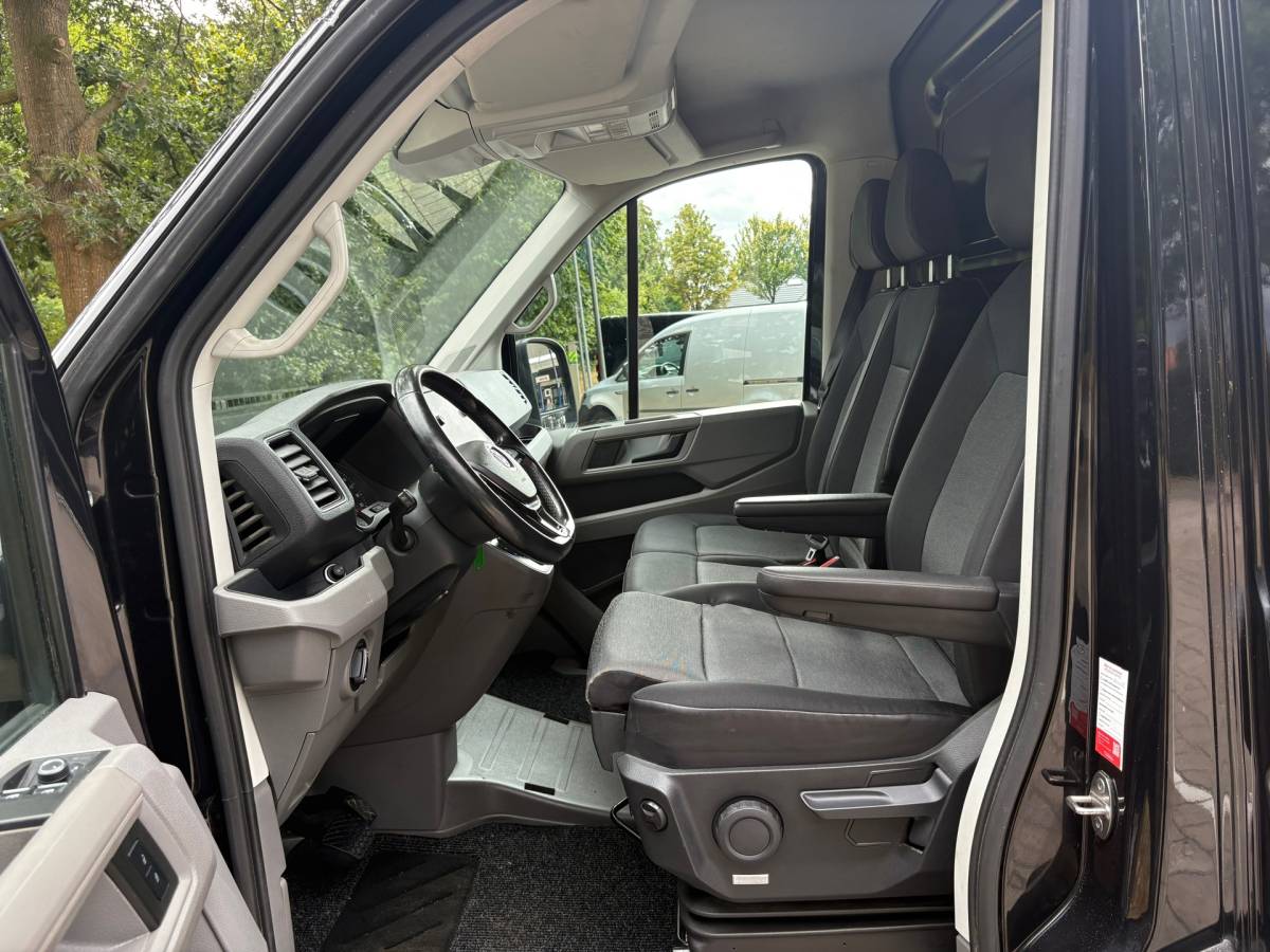 Volkswagen Crafter Volkswagen Crafter 35 2.0 TDI L3H3 Highline|140PK|Automaat|airco|cruise|apple carplay|achteruitrijcamer|trekhaak 3000KG trek|EURO6