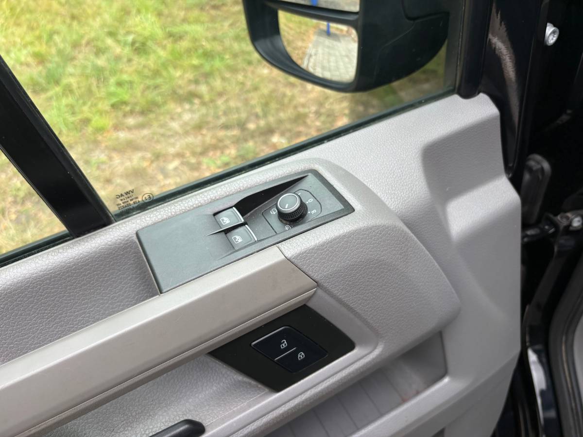 Volkswagen Crafter Volkswagen Crafter 35 2.0 TDI L3H3 Highline|140PK|Automaat|airco|cruise|apple carplay|achteruitrijcamer|trekhaak 3000KG trek|EURO6