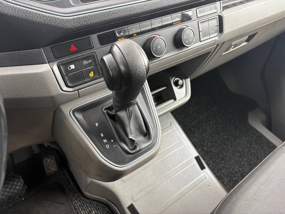 Volkswagen Crafter Volkswagen Crafter 35 2.0 TDI L3H3 Highline|140PK|Automaat|airco|cruise|apple carplay|achteruitrijcamer|trekhaak 3000KG trek|EURO6