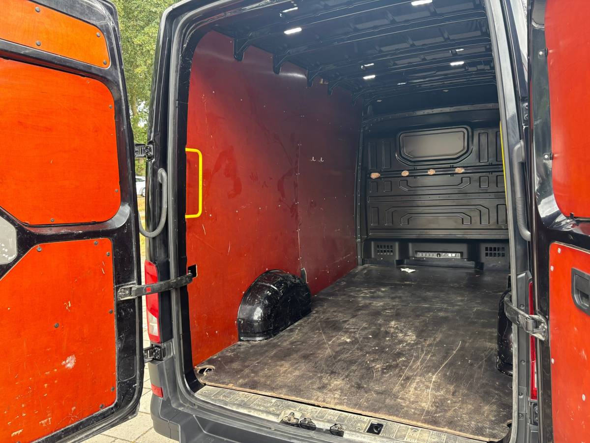 Volkswagen Crafter Volkswagen Crafter 35 2.0 TDI L3H3 Highline|140PK|Automaat|airco|cruise|apple carplay|achteruitrijcamer|trekhaak 3000KG trek|EURO6