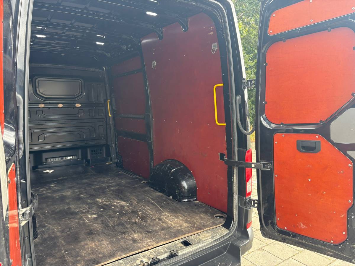 Volkswagen Crafter Volkswagen Crafter 35 2.0 TDI L3H3 Highline|140PK|Automaat|airco|cruise|apple carplay|achteruitrijcamer|trekhaak 3000KG trek|EURO6