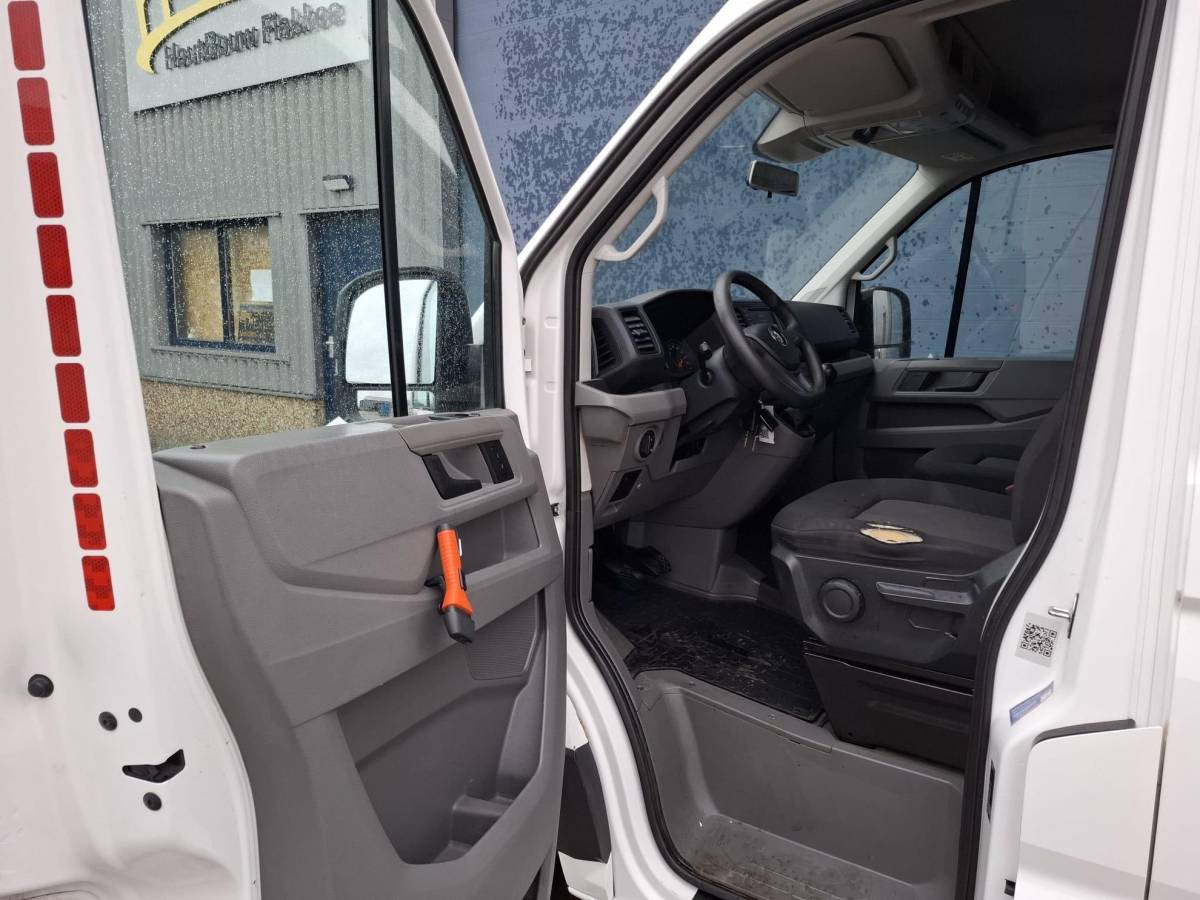 Volkswagen Crafter Volkswagen Crafter 35 2.0 TDI L3H3 EL Highline AIRCO / CRUISE CONTROLE / TREKHAAK / NAVI / CARPLAY