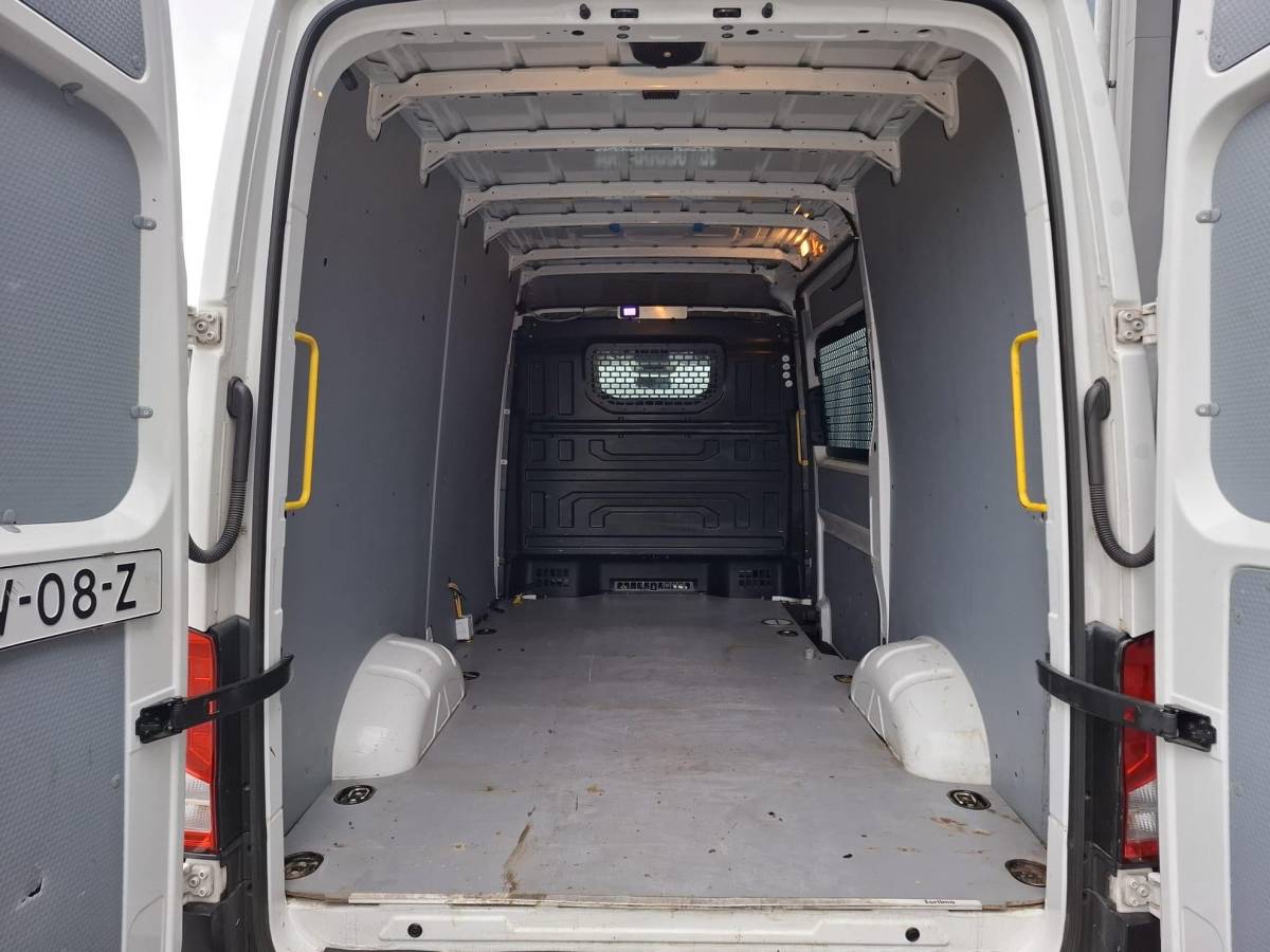 Volkswagen Crafter Volkswagen Crafter 35 2.0 TDI L3H3 EL Highline AIRCO / CRUISE CONTROLE / TREKHAAK / NAVI / CARPLAY