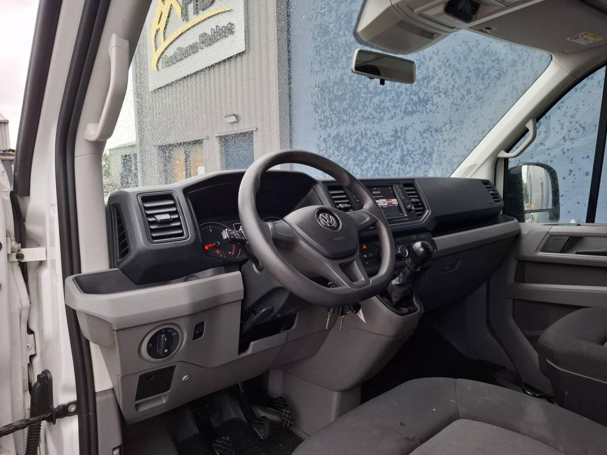 Volkswagen Crafter Volkswagen Crafter 35 2.0 TDI L3H3 EL Highline AIRCO / CRUISE CONTROLE / TREKHAAK / NAVI / CARPLAY