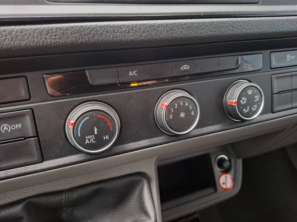 Volkswagen Crafter Volkswagen Crafter 35 2.0 TDI L3H3 EL Highline AIRCO / CRUISE CONTROLE / TREKHAAK / NAVI / CARPLAY