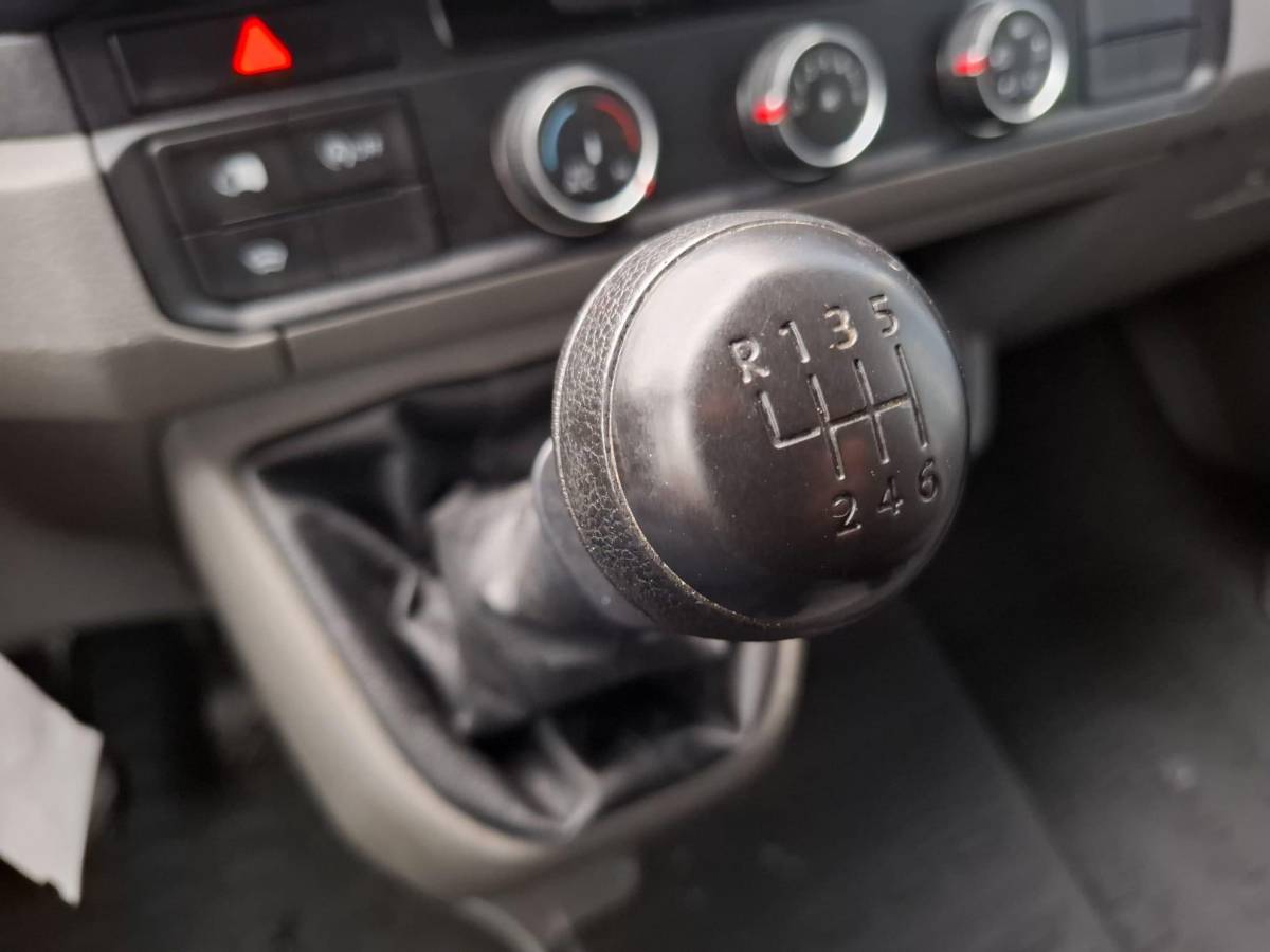 Volkswagen Crafter Volkswagen Crafter 35 2.0 TDI L3H3 EL Highline AIRCO / CRUISE CONTROLE / TREKHAAK / NAVI / CARPLAY